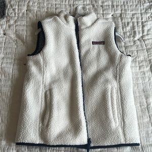 super cute reversible vineyard vines vest!